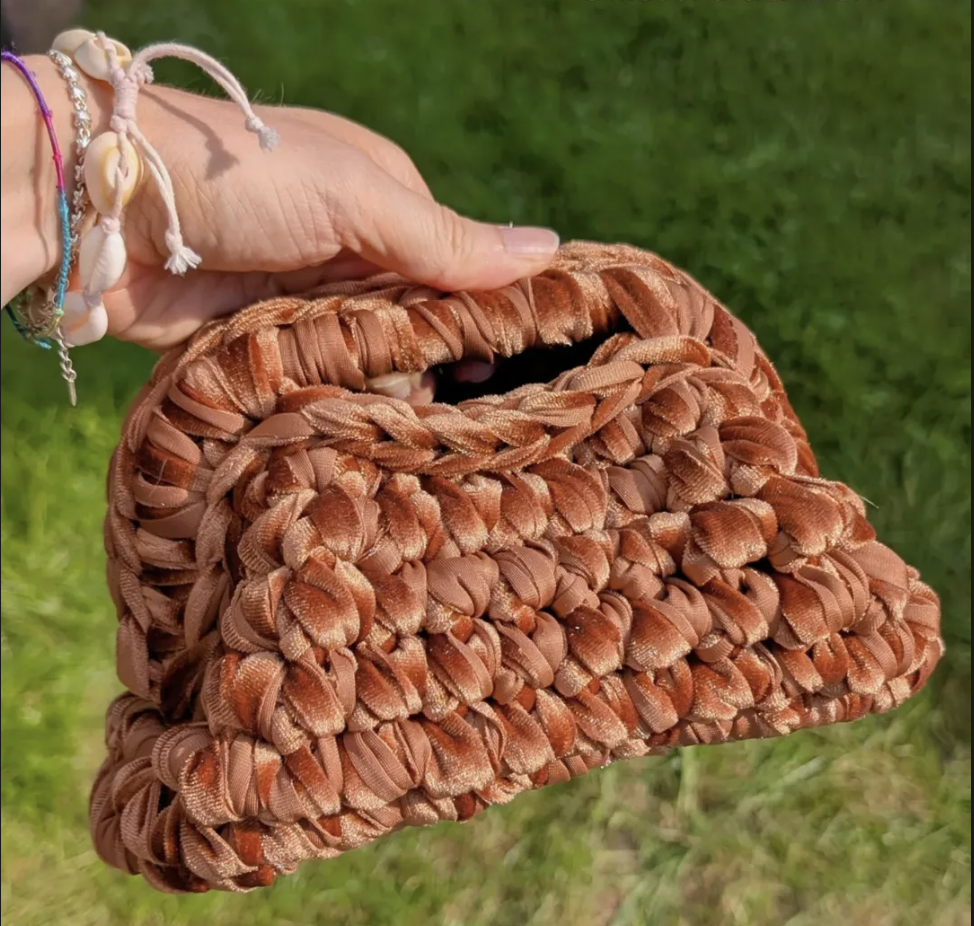 Iside Vellutina Caramello